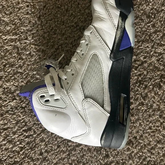 Jordan Retro White and Purple Sneakers - Picture 4 of 13